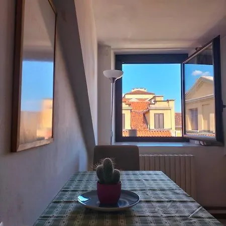 Apartamento La Casa Di Marta - Ampia Ed Accogliente Mansarda In Piazza Statuto *