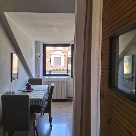 La Casa Di Marta - Ampia Ed Accogliente Mansarda In Piazza Statuto Apartment *